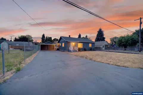 340 N 3rd St, Jefferson, OR 97352