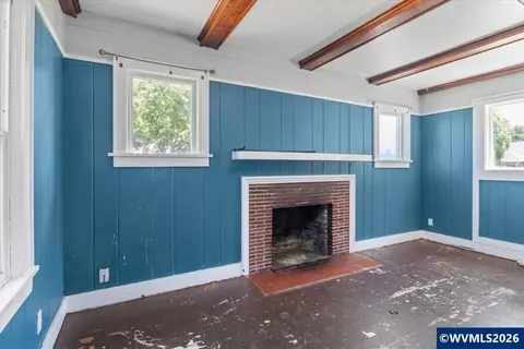 Living - 4815 Rickman Rd NE, Keizer, OR 97303 photo 6 of 6