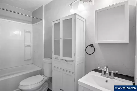 Bath - 4815 Rickman Rd NE, Keizer, OR 97303 photo 1 of 2