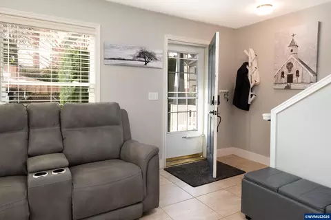 Entry Way - 38 Denmark Lp Lp, Silverton, OR 97381 photo 1 of 2