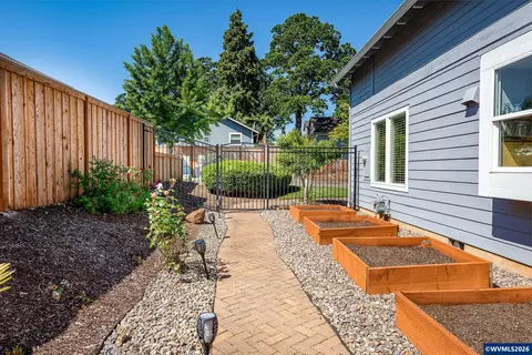 Exterior - 38 Denmark Lp Lp, Silverton, OR 97381 photo 10 of 11