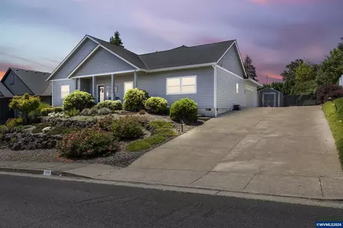 777 SE Cynthian Ave, Dallas, OR 97338