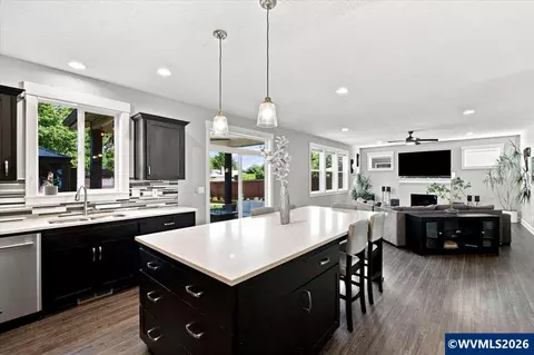 Kitchen - 5840 Benevan Ct NE, Keizer, OR 97303 photo 4 of 6