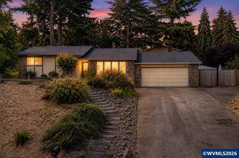 1020 Windemere Dr NW, Salem, OR 97304