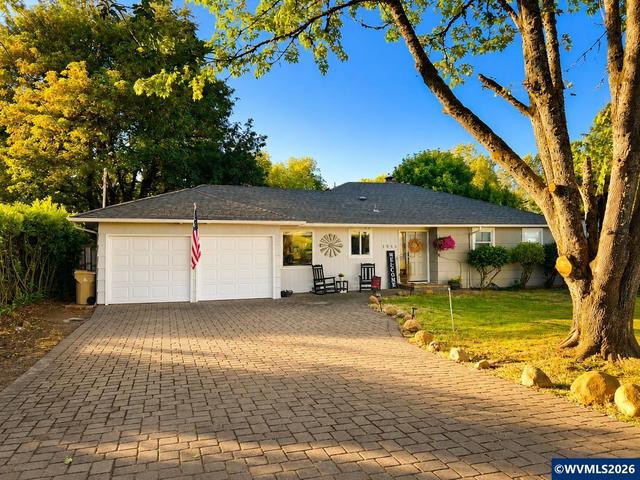 1946 SE Miller Ave, Dallas, OR 97338