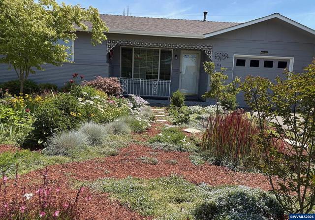 1104 Stanfield Rd, Woodburn, OR 97071