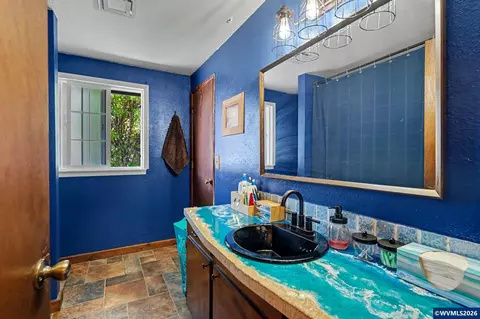 Bath - 111 Enos St, Amity, OR 97101 photo 1 of 1