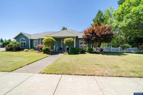 785 N 15th Ave, Stayton, OR 97383