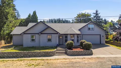 808 Oak St, Brownsville, OR 97327