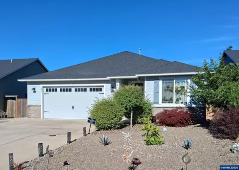 301 SW Applegate Trail Dr, Dallas, OR 97338