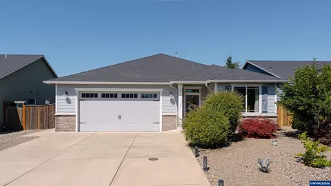 301 SW Applegate Trail Dr, Dallas, OR 97338