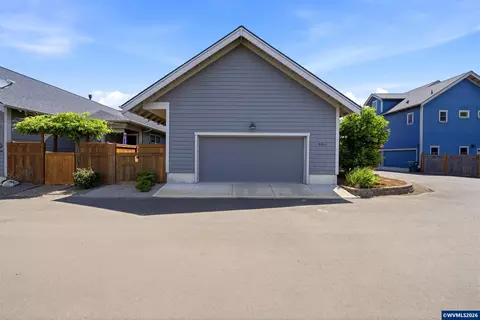 Exterior - 986 Berkeley Ln E, Monmouth, OR 97361 photo 4 of 13