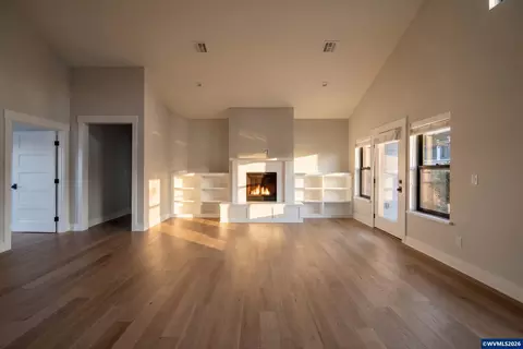 Living - 986 Berkeley Ln E, Monmouth, OR 97361 photo 2 of 5