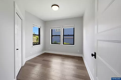 Bedroom - 986 Berkeley Ln E, Monmouth, OR 97361 photo 1 of 5