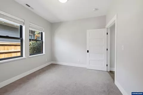 Bedroom - 986 Berkeley Ln E, Monmouth, OR 97361 photo 5 of 5