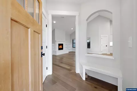 Entry Way - 986 Berkeley Ln E, Monmouth, OR 97361 photo 1 of 2