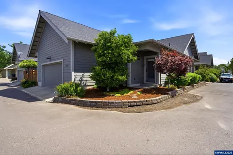 Exterior - 986 Berkeley Ln E, Monmouth, OR 97361 photo 3 of 13
