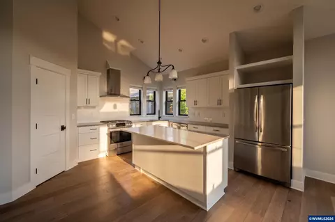 Kitchen - 986 Berkeley Ln E, Monmouth, OR 97361 photo 1 of 4