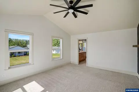 Bedroom - 764 3rd St, Lyons, OR 97358 photo 2 of 4