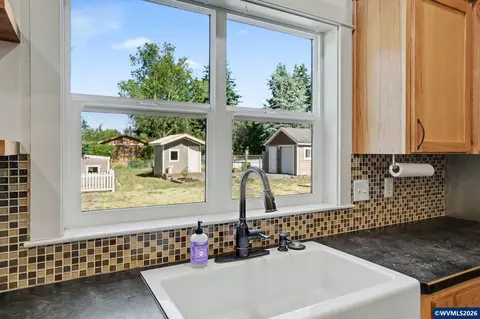Kitchen - 764 3rd St, Lyons, OR 97358 photo 5 of 5