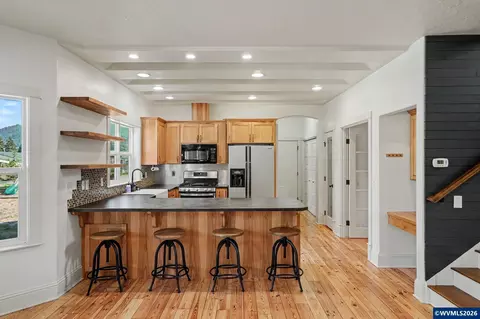 Kitchen - 764 3rd St, Lyons, OR 97358 photo 1 of 5