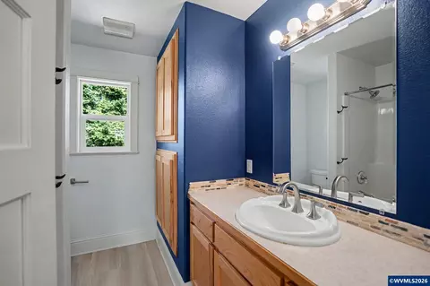 Bath - 764 3rd St, Lyons, OR 97358 photo 3 of 3
