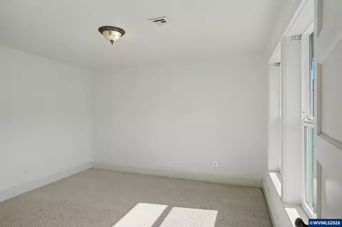 Bedroom - 764 3rd St, Lyons, OR 97358 photo 3 of 4
