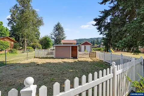 Exterior - 764 3rd St, Lyons, OR 97358 photo 11 of 13