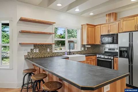 Kitchen - 764 3rd St, Lyons, OR 97358 photo 3 of 5