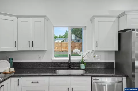 Kitchen - 264 7th St, Lyons, OR 97358 photo 3 of 6