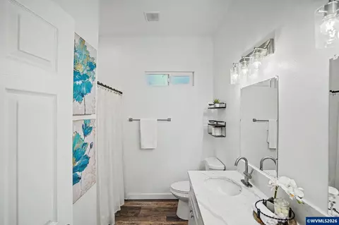 Bath - 264 7th St, Lyons, OR 97358 photo 2 of 2