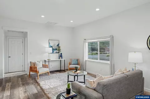 Living - 264 7th St, Lyons, OR 97358 photo 2 of 3