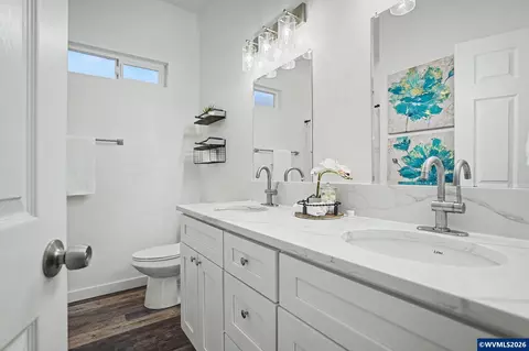 Bath - 264 7th St, Lyons, OR 97358 photo 1 of 2