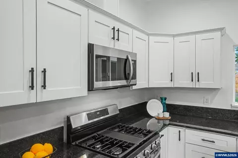 Kitchen - 264 7th St, Lyons, OR 97358 photo 4 of 6