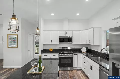 Kitchen - 264 7th St, Lyons, OR 97358 photo 5 of 6