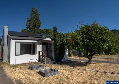 631 W Union St, Roseburg, OR 97471