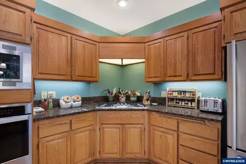 Kitchen - 2002 Morning View Dr, Eugene, OR 97405 photo 2 of 5