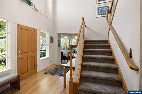 Entry Way - 2002 Morning View Dr, Eugene, OR 97405 photo 2 of 3