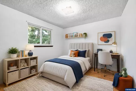 Bedroom - 1213 Hemlock Lp Lp, Independence, OR 97351 photo 7 of 9