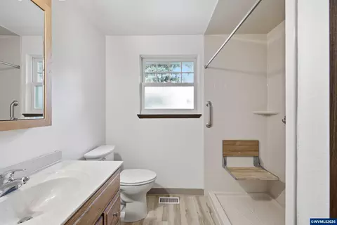 Bath - 1213 Hemlock Lp Lp, Independence, OR 97351 photo 1 of 3