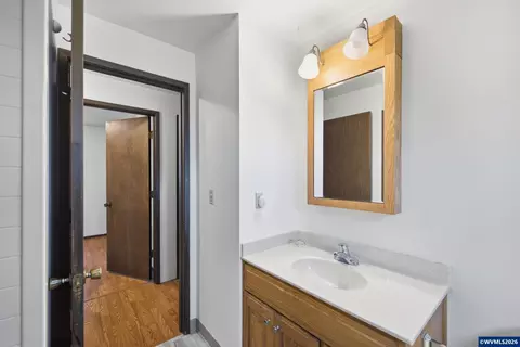 Bath - 1213 Hemlock Lp Lp, Independence, OR 97351 photo 3 of 3