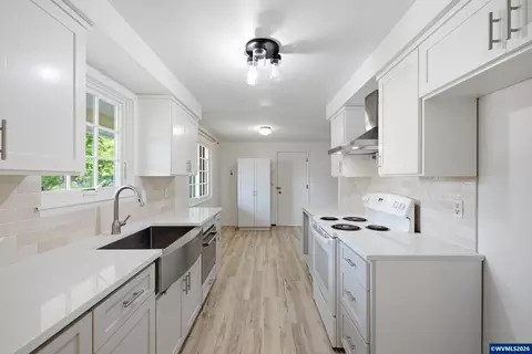 Kitchen - 1213 Hemlock Lp Lp, Independence, OR 97351 photo 1 of 4