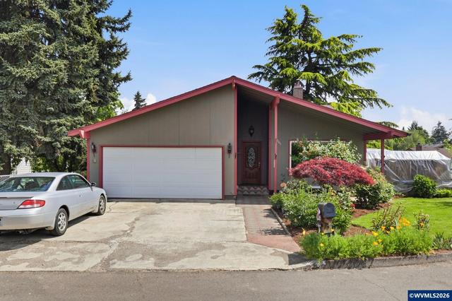 565 Brown Ct, Woodburn, OR 97071