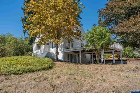 600 Mountain View Rd, Sweet Home, OR 97386