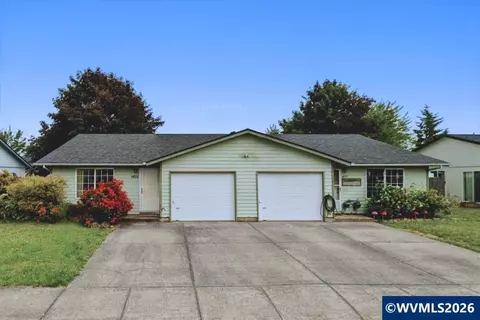 1453 W Locust St, Stayton, OR 97383