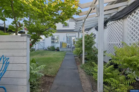 Exterior - 327 S 46th St, Springfield, OR 97478 photo 5 of 7