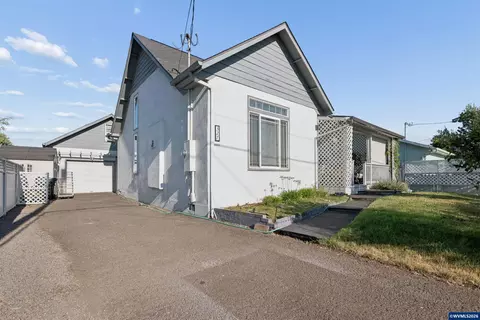 Exterior - 327 S 46th St, Springfield, OR 97478 photo 2 of 7
