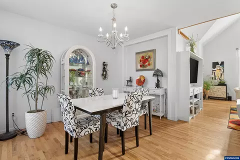 Dining - 327 S 46th St, Springfield, OR 97478 photo 2 of 4