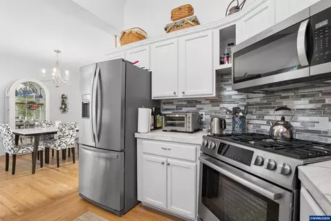 Kitchen - 327 S 46th St, Springfield, OR 97478 photo 3 of 5