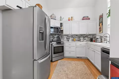 Kitchen - 327 S 46th St, Springfield, OR 97478 photo 1 of 5